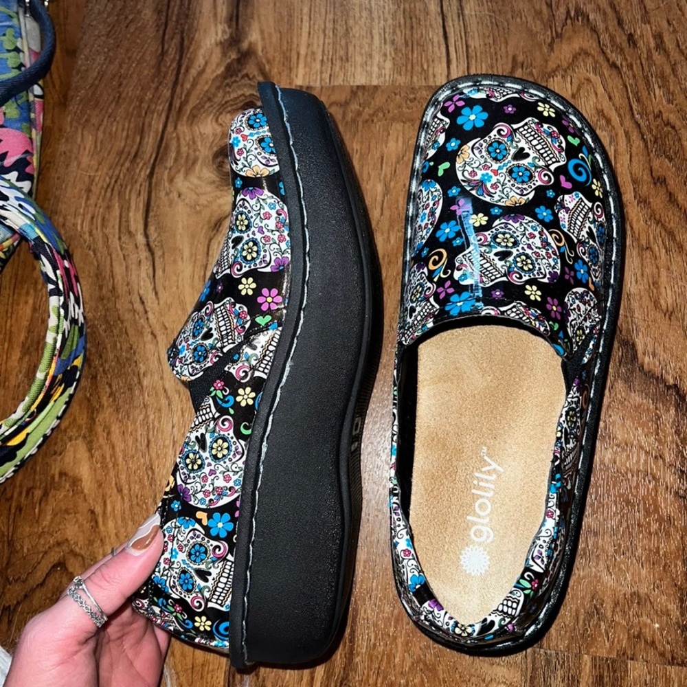Glolily nursing shoes